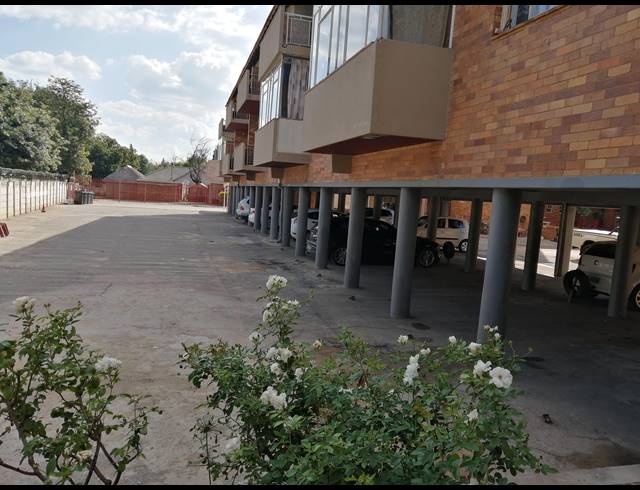 1.5 BEDROOM FLAT SOLD IN STILFONTEIN EXT 3